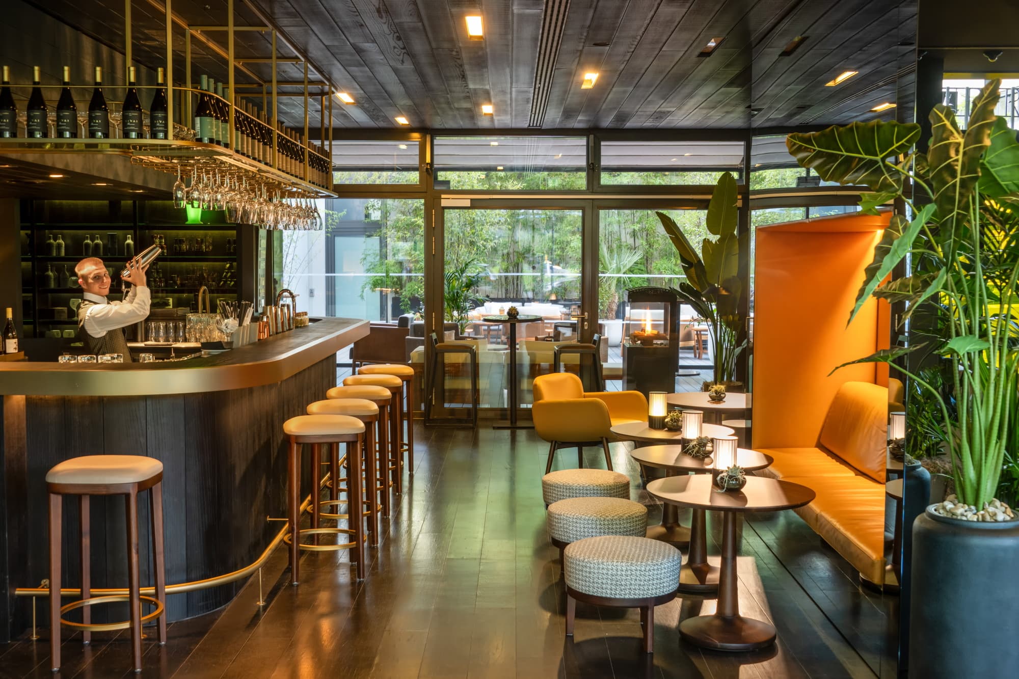 02 Lobby & Reception