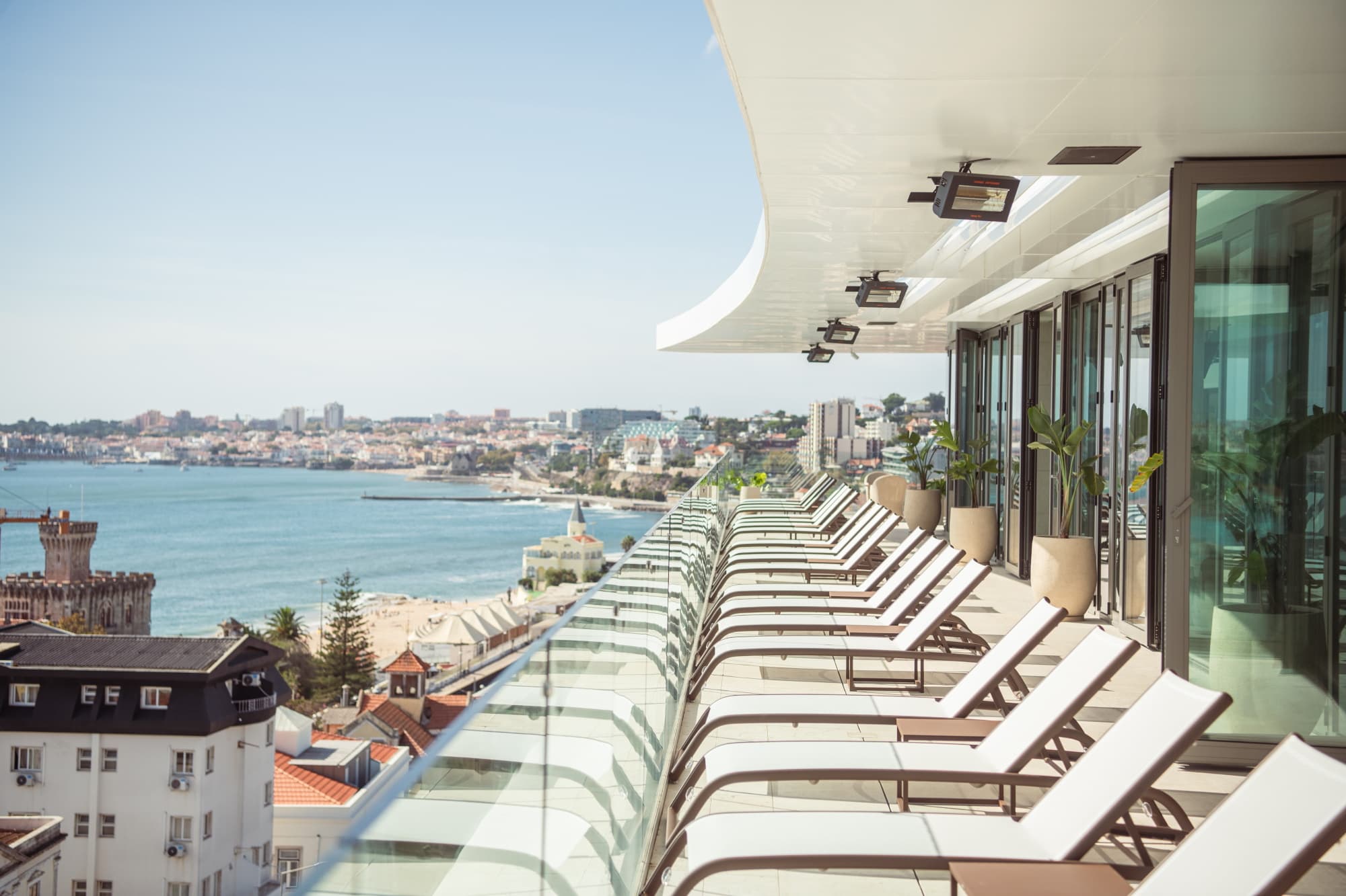 Vue sur la piscine extérieure