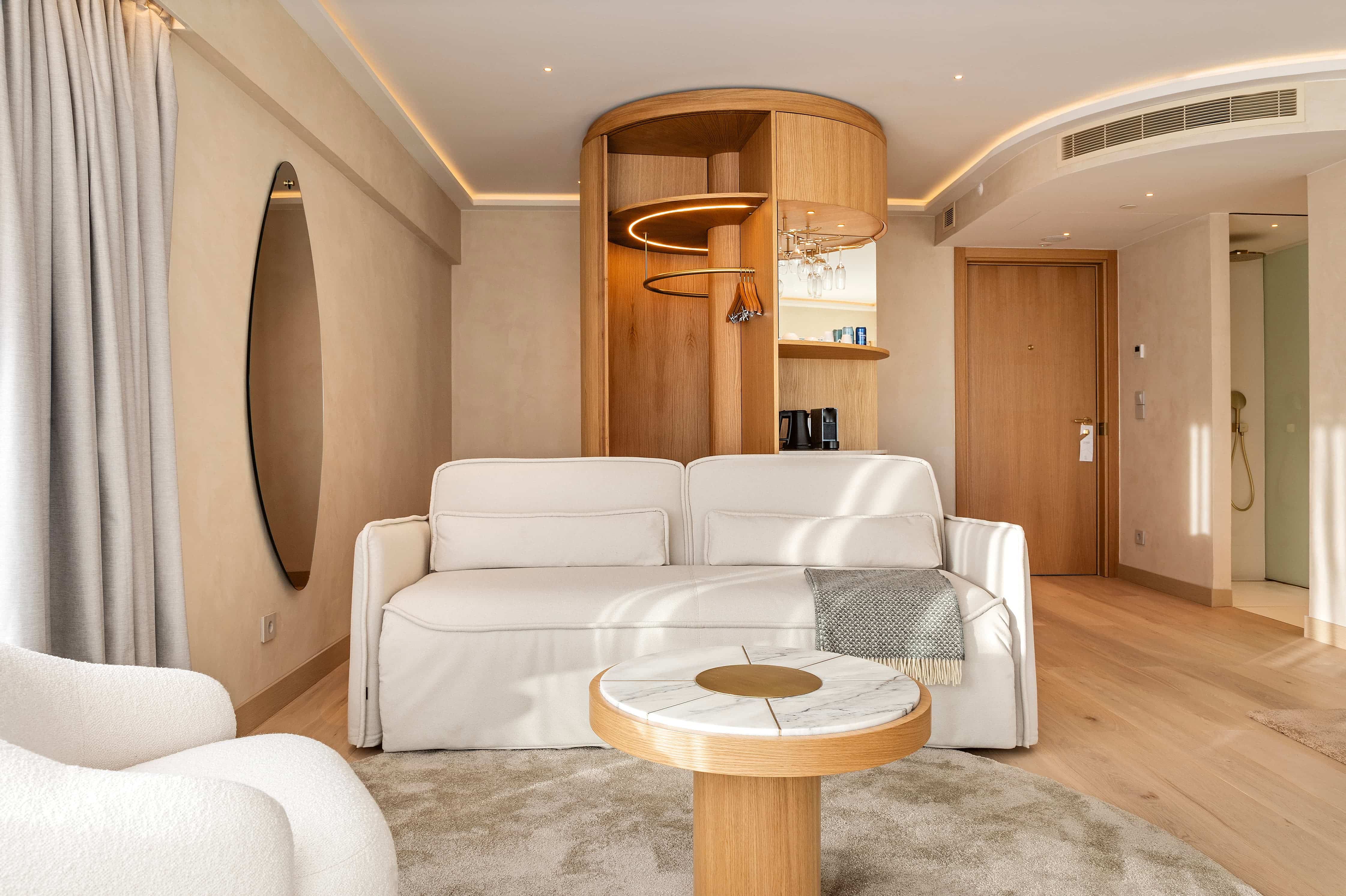 EVOLUTION Cascais Estoril Quarto Coolest Suite Ocean Sala Estar