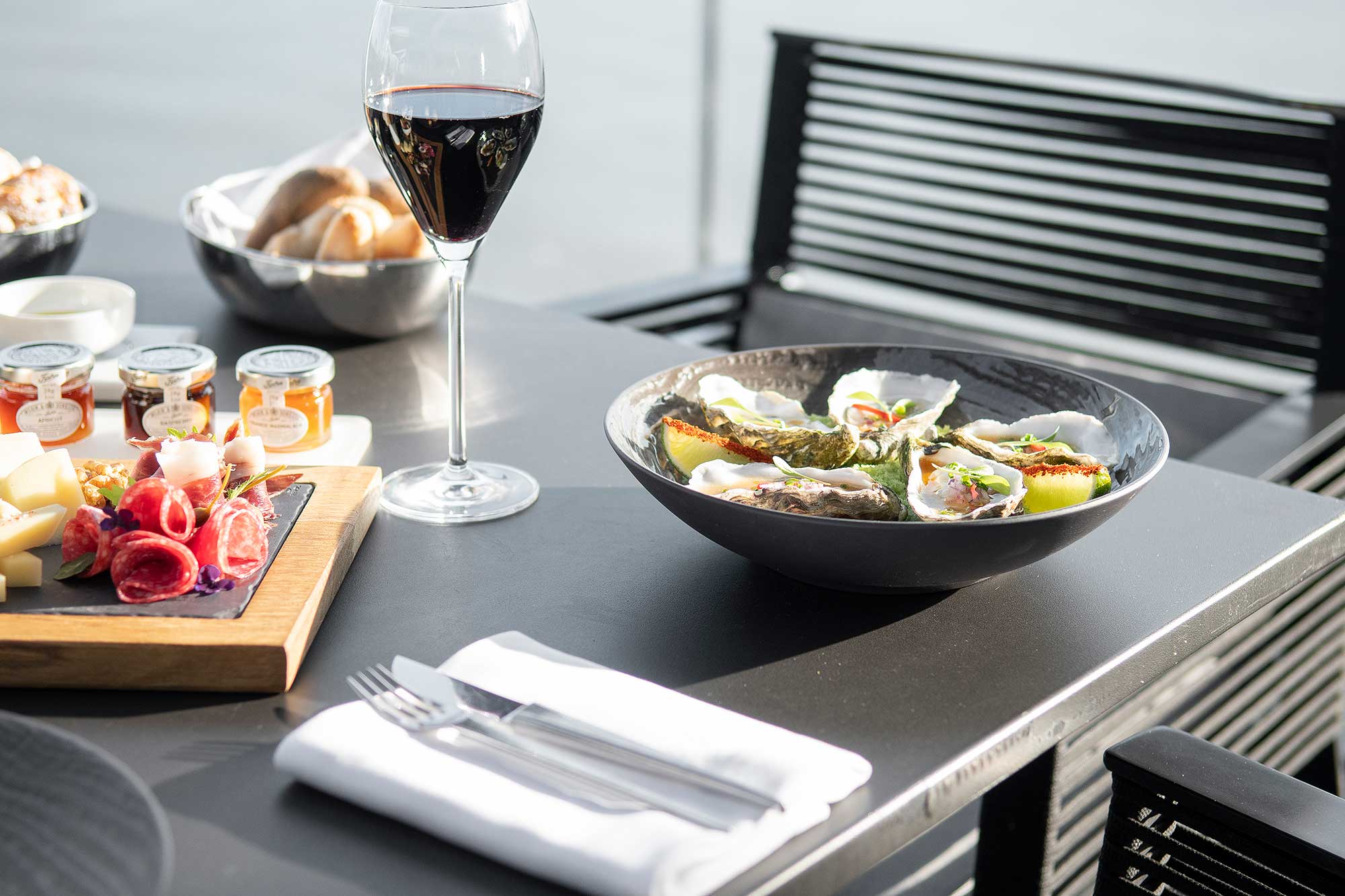 River Lounge Restaurant & Bar