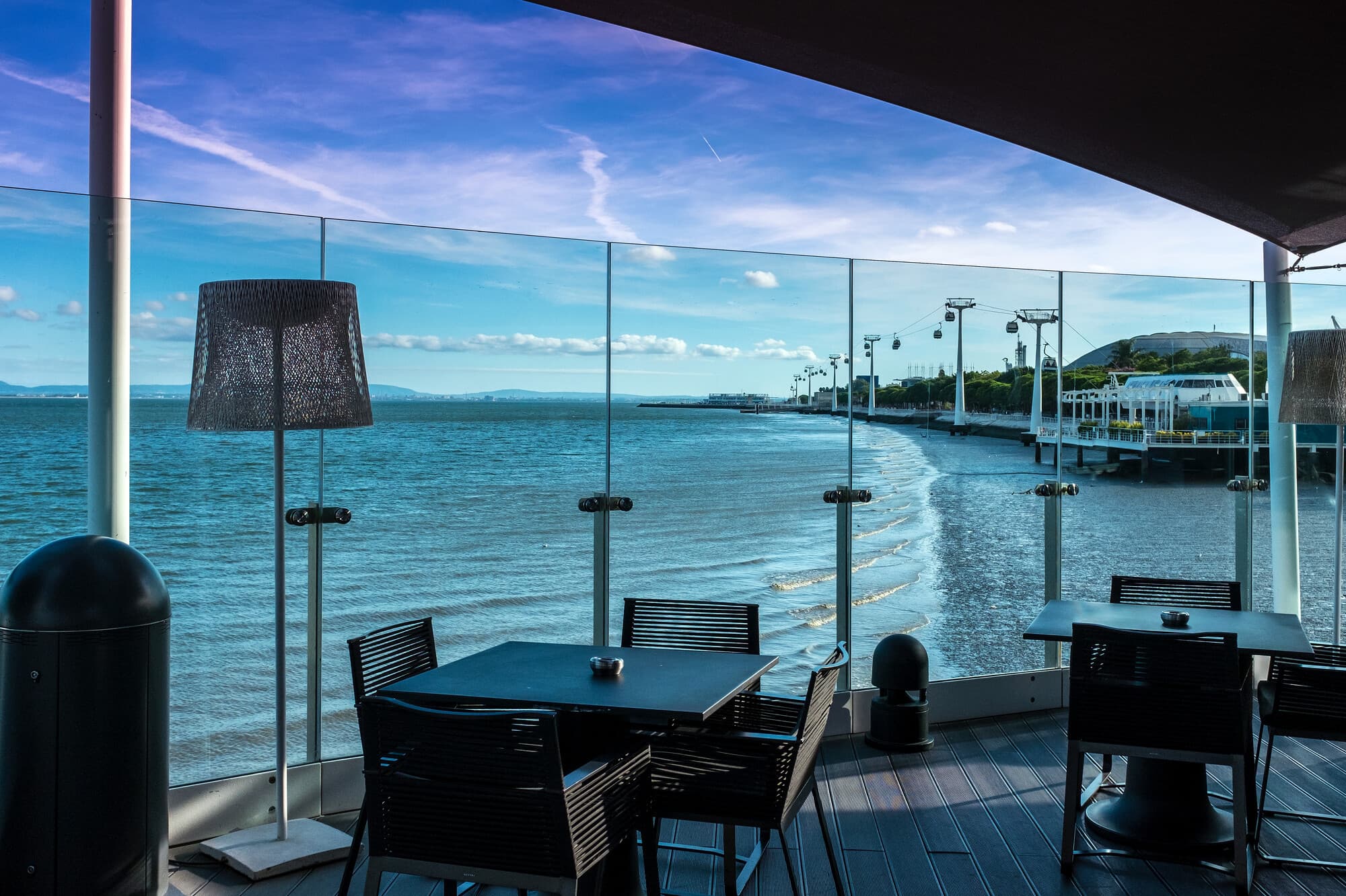 EsDusted RIVER LOUNGE DECK 