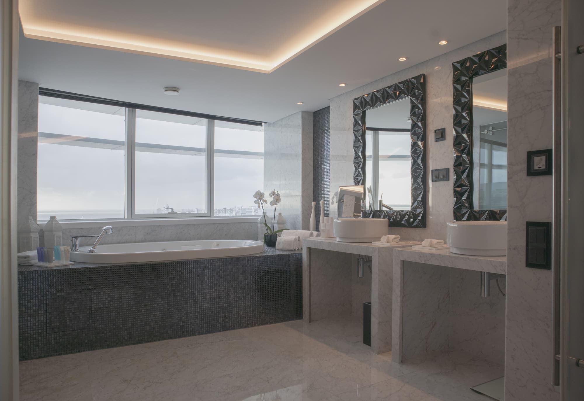 Myriad Suite Presidential Bathroom