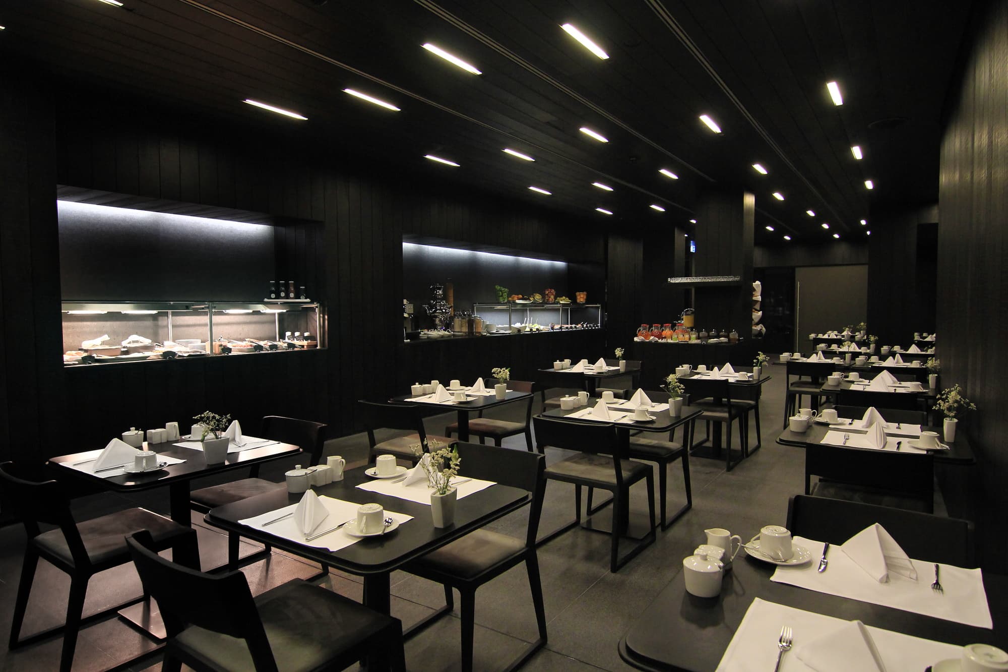 04 Restaurant And Patio