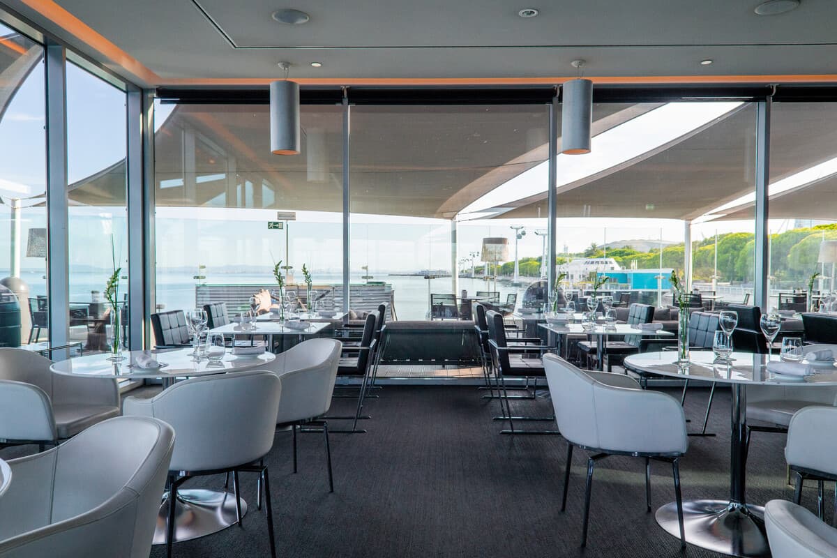 River Lounge Restaurant & Bar