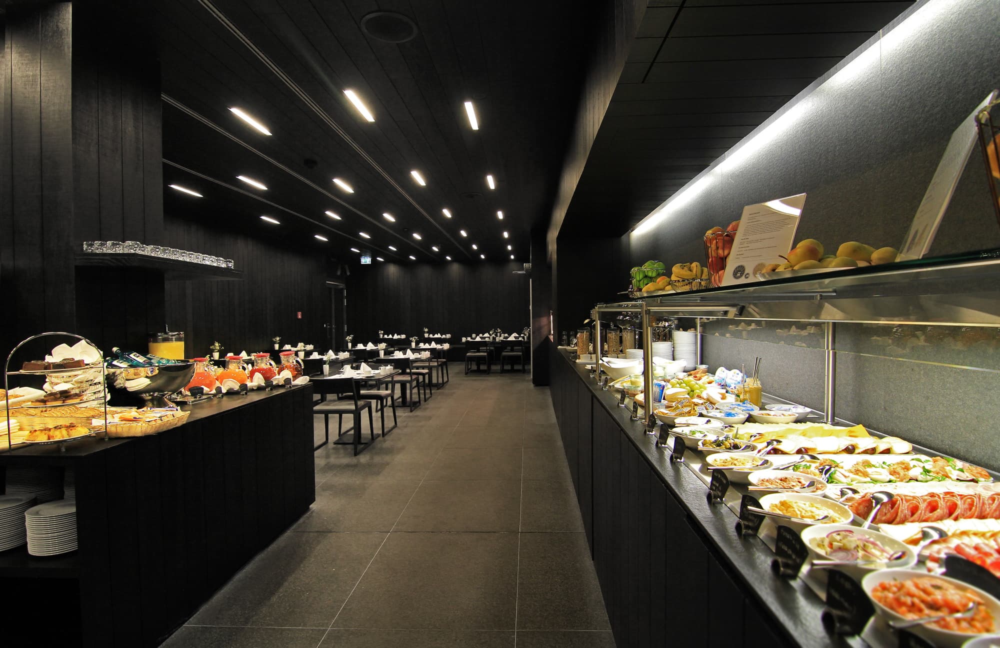 09 Restaurant And Patio