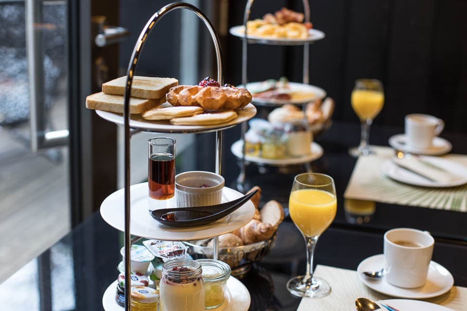 08 Restaurant And Patio