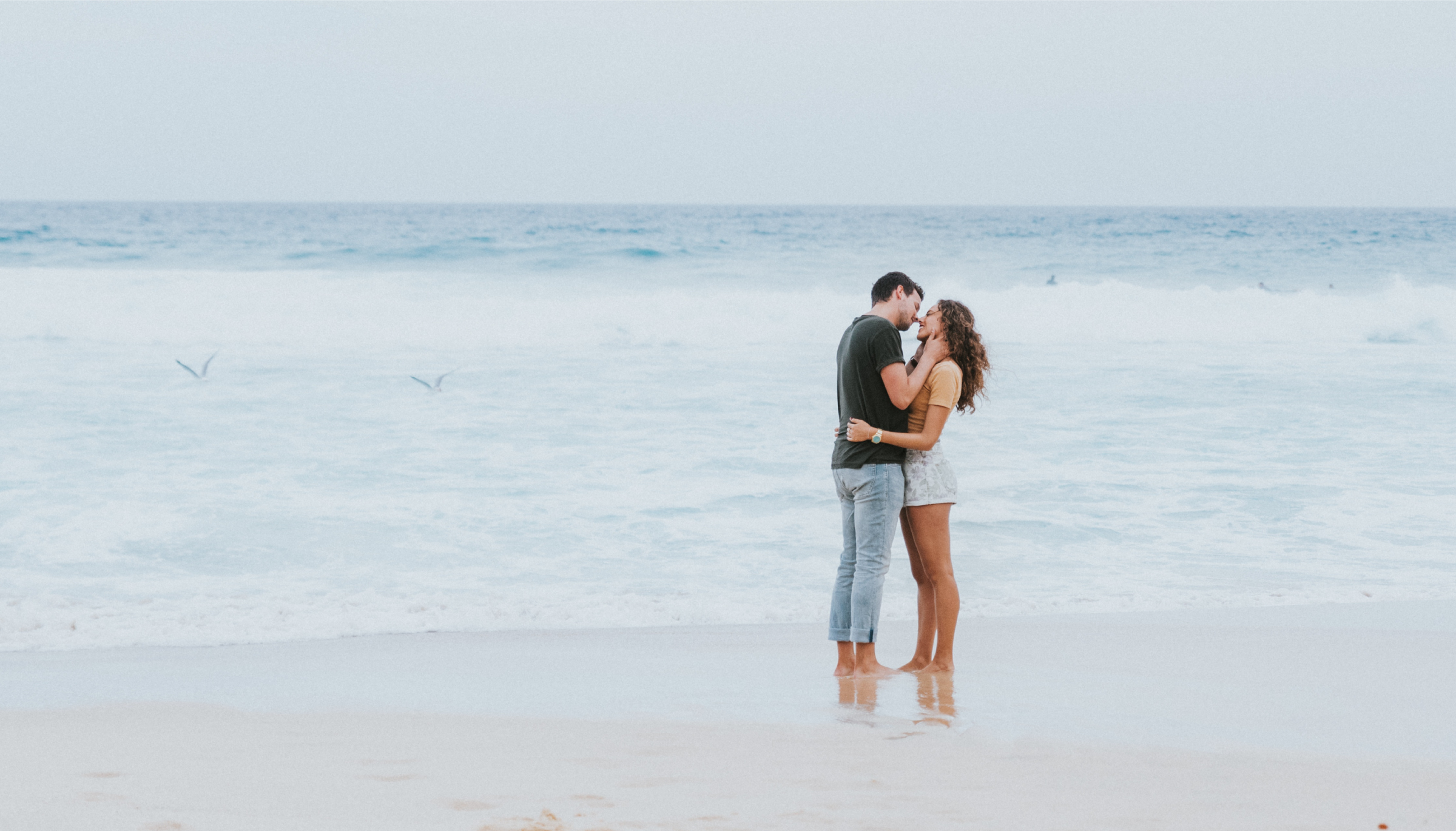 A kiss by the sea