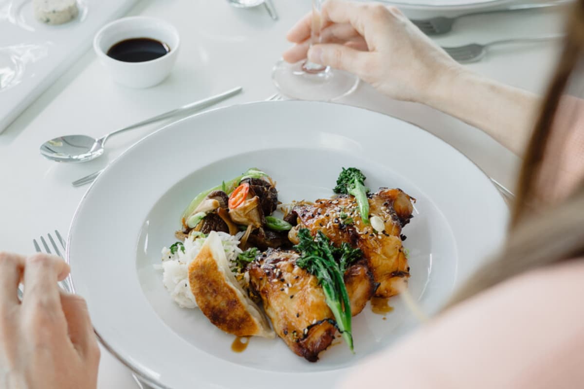 River Lounge Restaurant & Bar