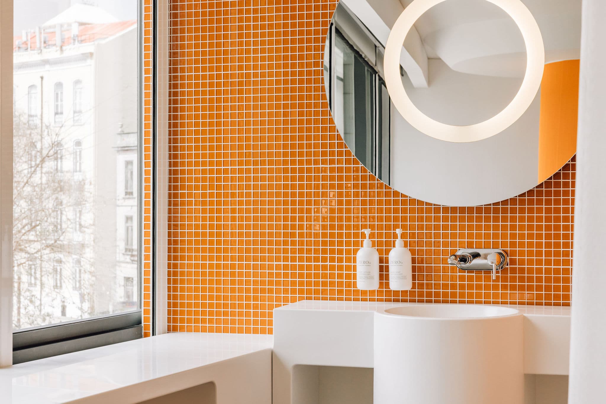 Evolution Lisboa Amenities Casa De Banho Laranja